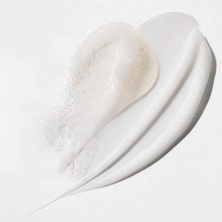 OLAPLEX No. 4 Fine Bond Maintenance Shampoo - Szampon Odbudowujący do Włosów Cienkich 250ml konsystencja.jpg