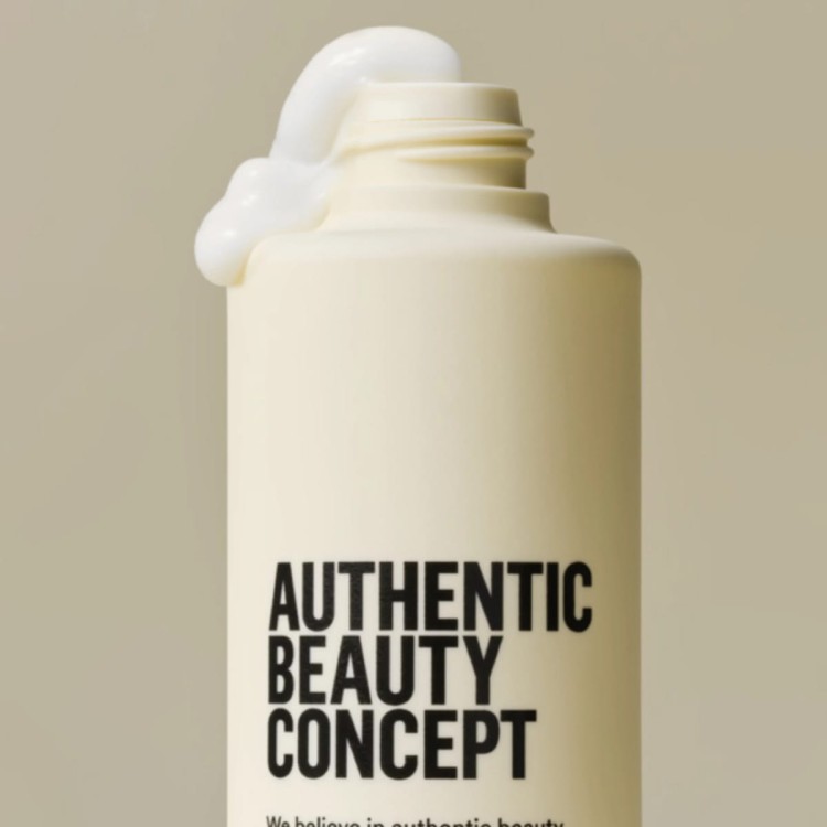 Authentic Beauty Concept Replenish Conditioner - Odżywka Odbudowująca do Włosów Zniszczonych 250ml konsystencja.jpg
