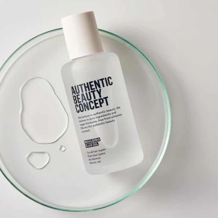 Authentic Beauty Concept Indulging Fluid Oil - Rozpieszczający Fluid do Włosów 100ml konsystencja.jpg