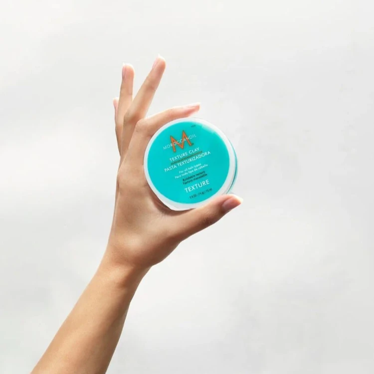 Moroccanoil Texture Clay - Glinka Teksturyzująca do Włosów 75ml stylizacja.jpg